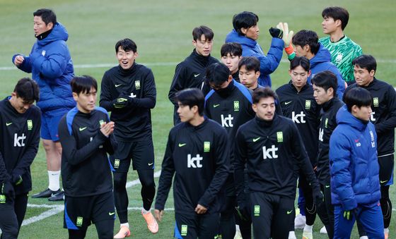 격려하는 손흥민