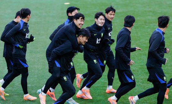 손흥민 '즐거운 훈련'