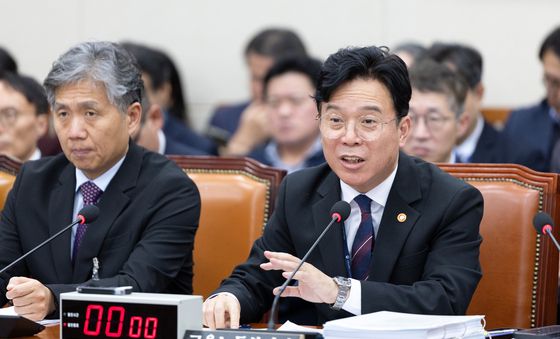 국회 기후에너지환경노동위원회 출석한 김영훈 장관