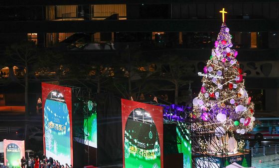 불 밝힌 성탄트리