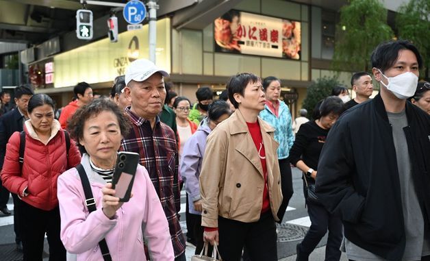 [포토] 일본 도쿄를 구경 중인 중국인 관광객
