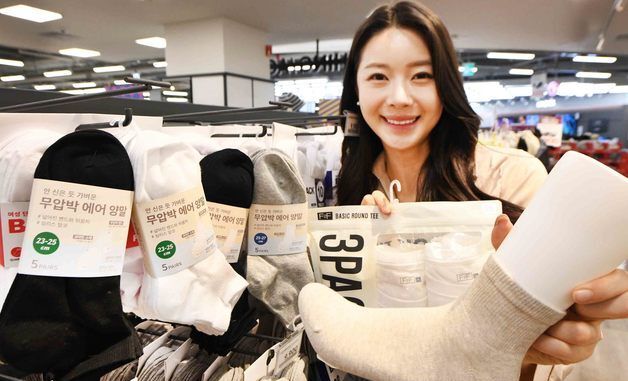 “반팔티, 양말사러 마트가요” 홈플러스, '베이직 패션템' 불티