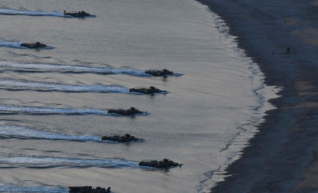 해상돌격 연습하는 KAAV