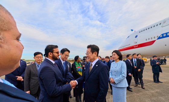 남아공 G20 참석차 출국하는 이재명 대통령