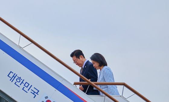 이재명 대통령, 남아공 G20 참석차 출국…4개국 방문