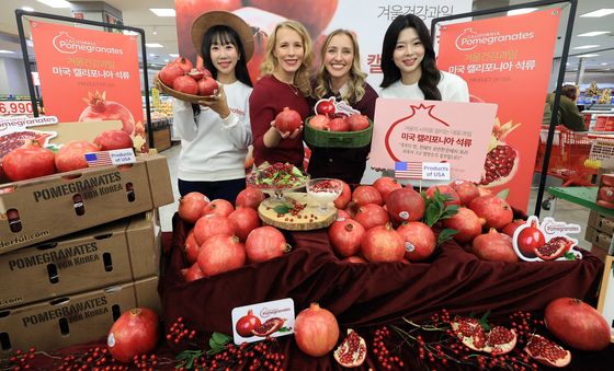 캘리포니아 석류 홍보하는 미대사 농무참사관과 농업무역관장
