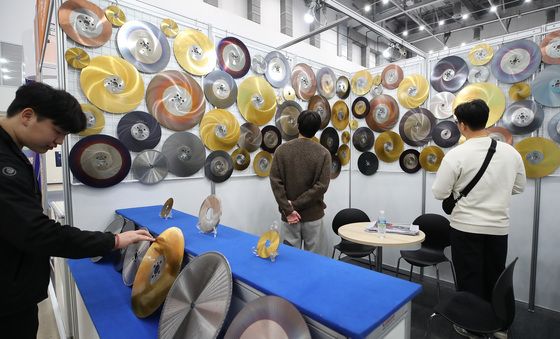 다양한 원형 톱날