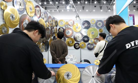 원형톱날 한자리에