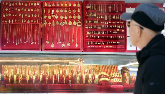 1% 넘게 하락한 금값