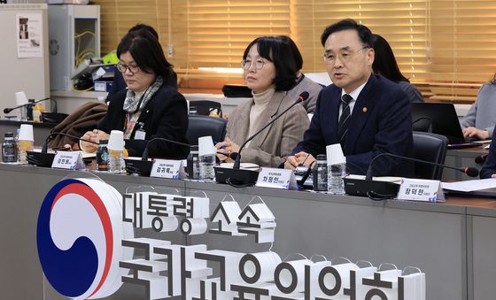 고등교육 특별위원회 위촉식 주재하는 차정인 국교위원장