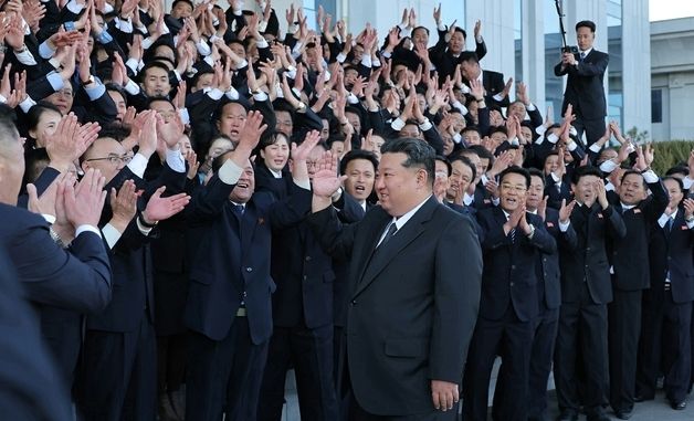 김정은 "사법기관, 강력한 법 집행 기관으로 강화 발전"