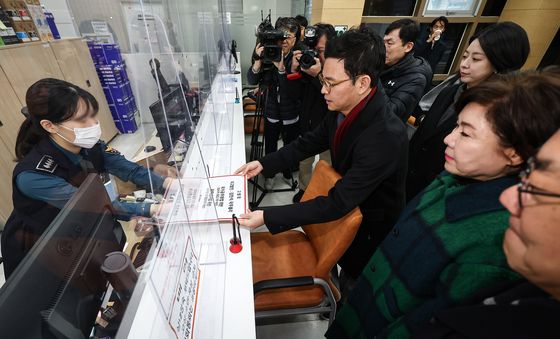 김민석 국무총리 고발장 제출하는 국민의힘 의원들