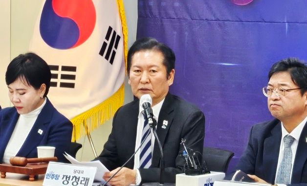 발언하는 정청래 대표