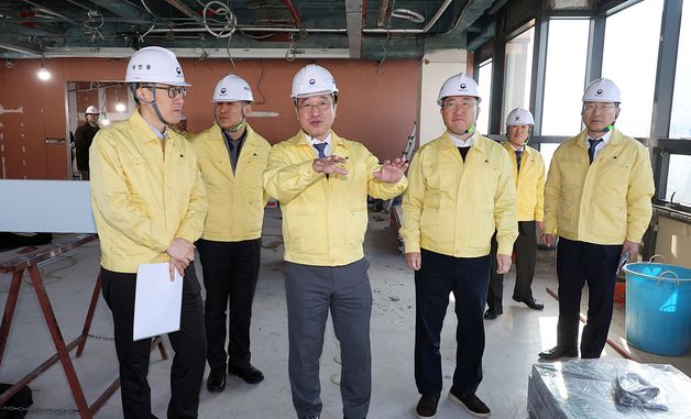 윤호중 장관, 해수부 부산청사 이전 현장 점검