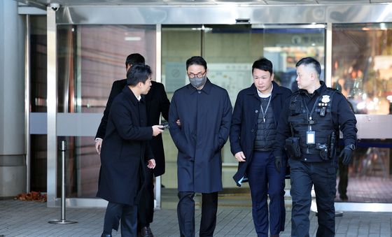 영장실질심사 마치고 빠져나가는 김건희 오빠 김진우씨