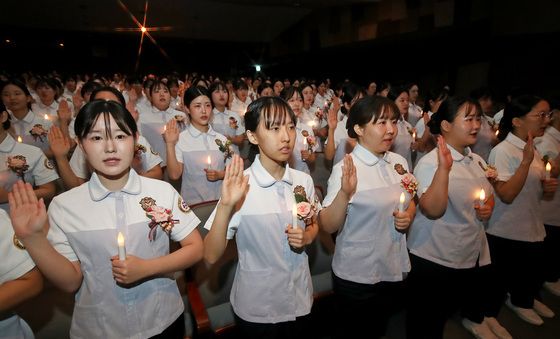 '참된 간호인이 되겠습니다'