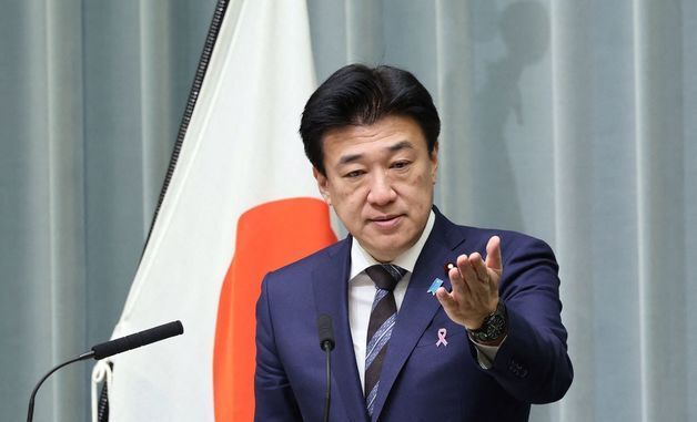 [포토] 기자회견하는 기하라 미노루 일본 관방장관