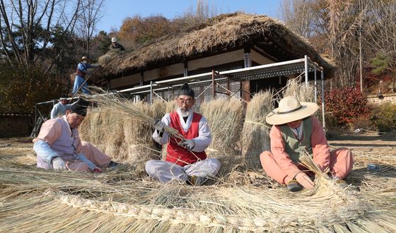 겨울 준비하는 한국민속촌