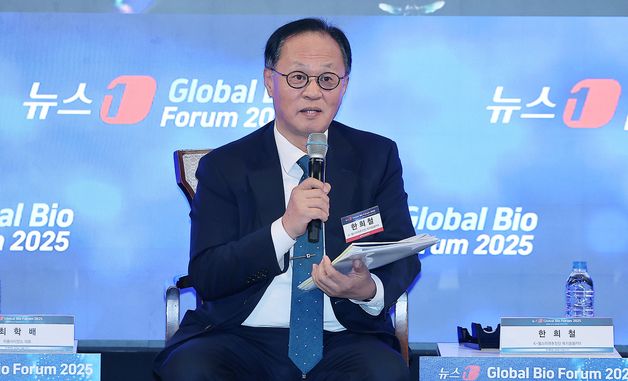 패널토론 진행하는 한희철 복지돌봄PM