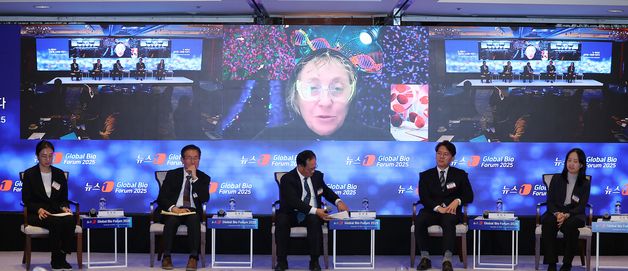 패널토론에서 발언하는 이리나 콘보이 최고과학책임자