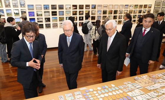 총장님 눈길 사로잡는 '계명대 미대 재학생 아트페어'