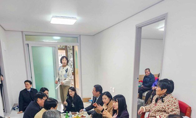 환담 나누는 강윤진 차관