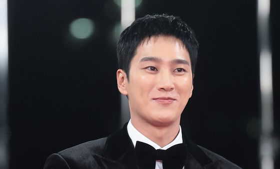 안보현, 달콤한 손 인사