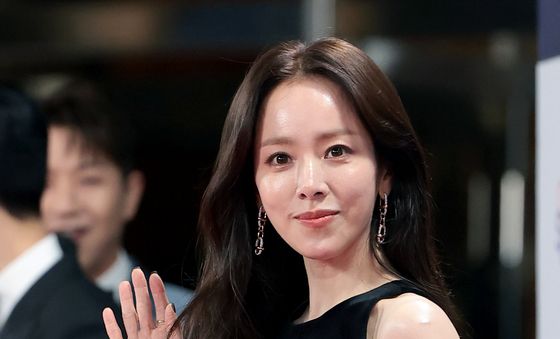 한지민, 우아한 손인사