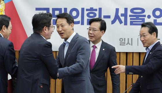 인사나누는 오세훈