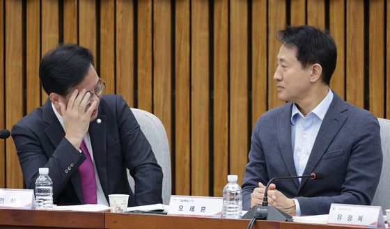 대화나누는 송언석·오세훈