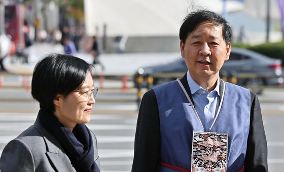 한복입고 코리아 그랜드페스티벌 현장 찾은 구윤철·한성숙