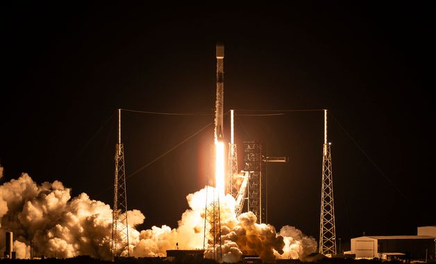 군 정찰위성 5호기 발사 성공