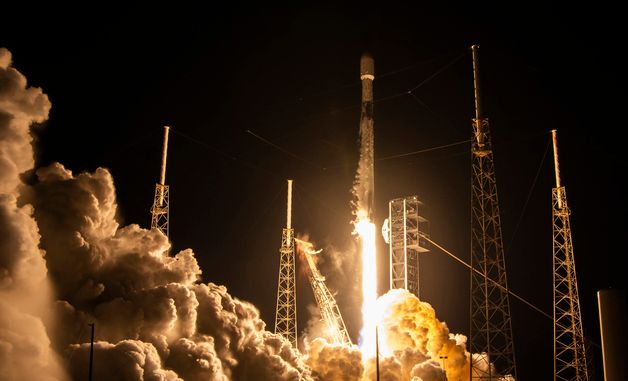 군 정찰위성 5호기 발사 성공… 한국군 최초 우주기반 감시정찰체계 구축