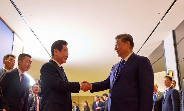 시진핑 주석 환송하는 이재명 대통령