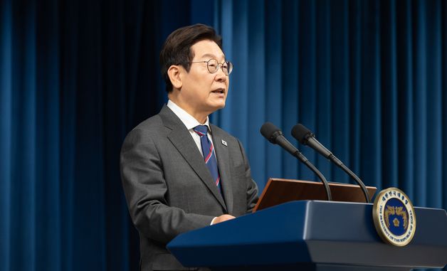 한·싱가포르 공동언론발표 하는 이재명 대통령