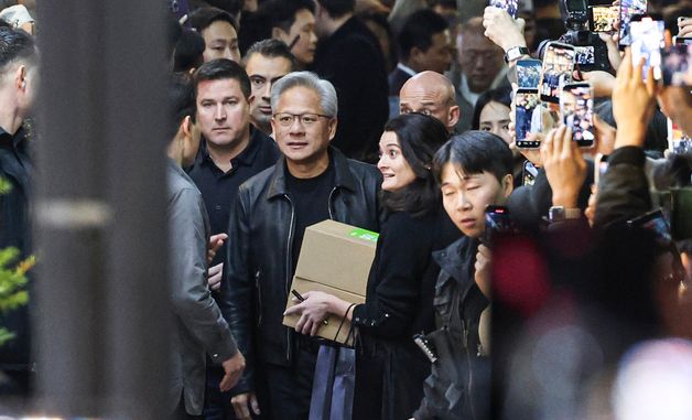함께 한국 찾은 젠슨 황 부녀