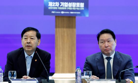 기업성장포럼 인사말 하는 구윤철 부총리