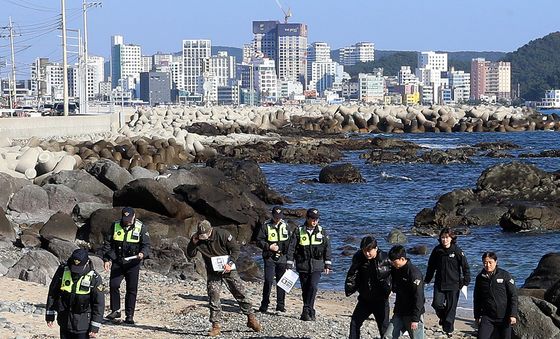 해안가 마약류 유입 수색하는 남해해경청