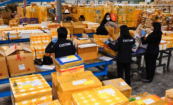 블랙프라이데이 앞두고 직구 물품 검사