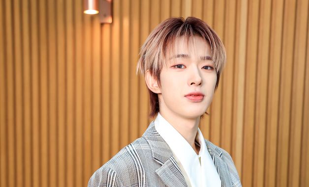 포즈 취하는 토모야