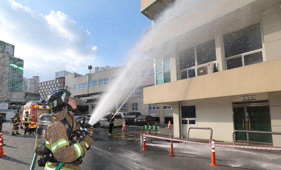 소방관-직원 합동 소방훈련