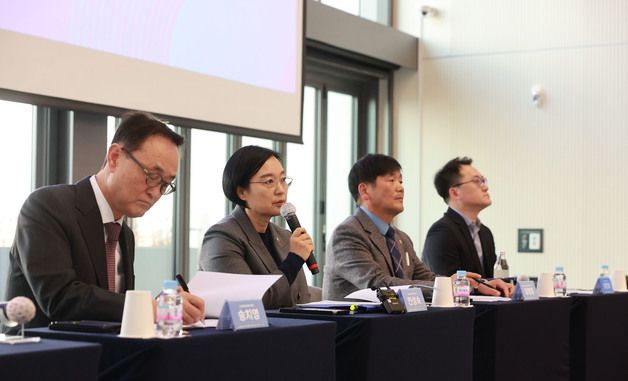 발언하는 한성숙 장관