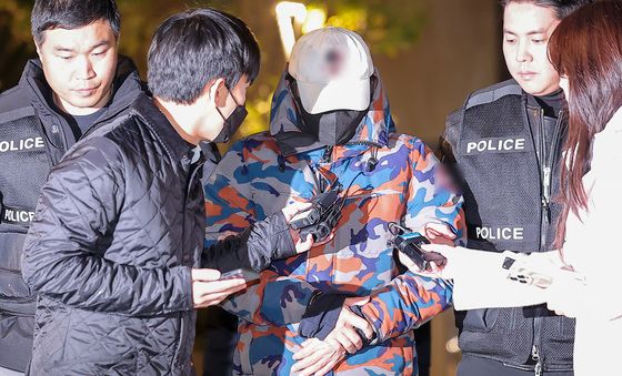 압송되는 '도이치 주가조작' 공범