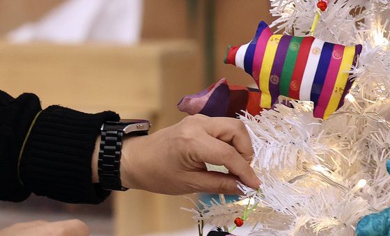 '성탄트리 장식도 케이굿즈'