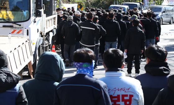 경북 성주군, 사드반대 시설물 행정대집행 '잠정 철수'
