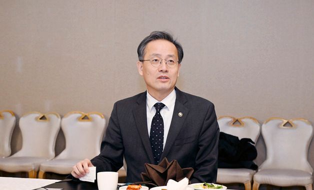 모두발언하는 이형일 차관