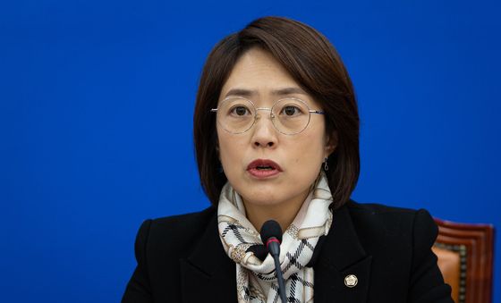 모두 발언하는 고민정 민주당 의원