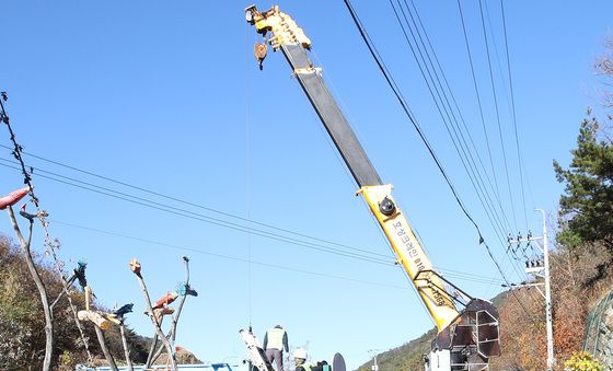 행정대집행 철거되는 사드반대단체 시설물