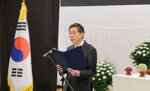 추도사하는 이혁 주일한국대사