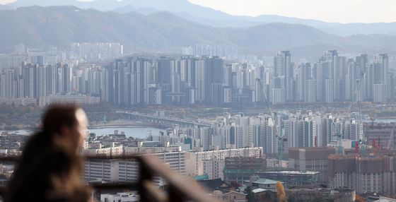 연말 '대출 한파'…하나 이어 국민은행도 주담대 접수 제한